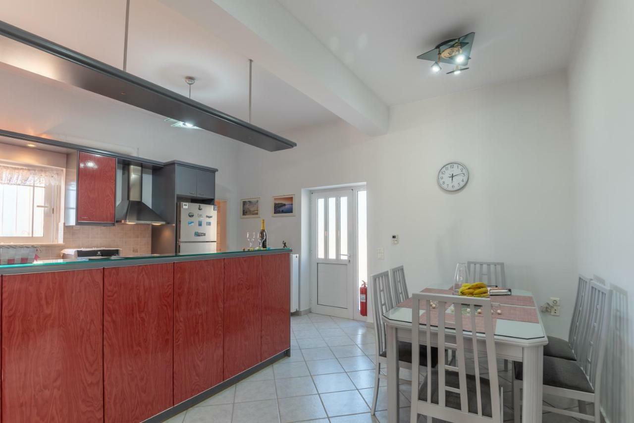 Panorama Country Residence Tzitzifes Luaran gambar