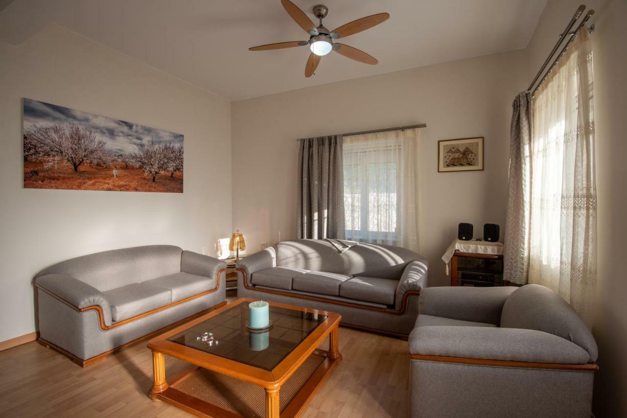 Panorama Country Residence Tzitzifes Luaran gambar